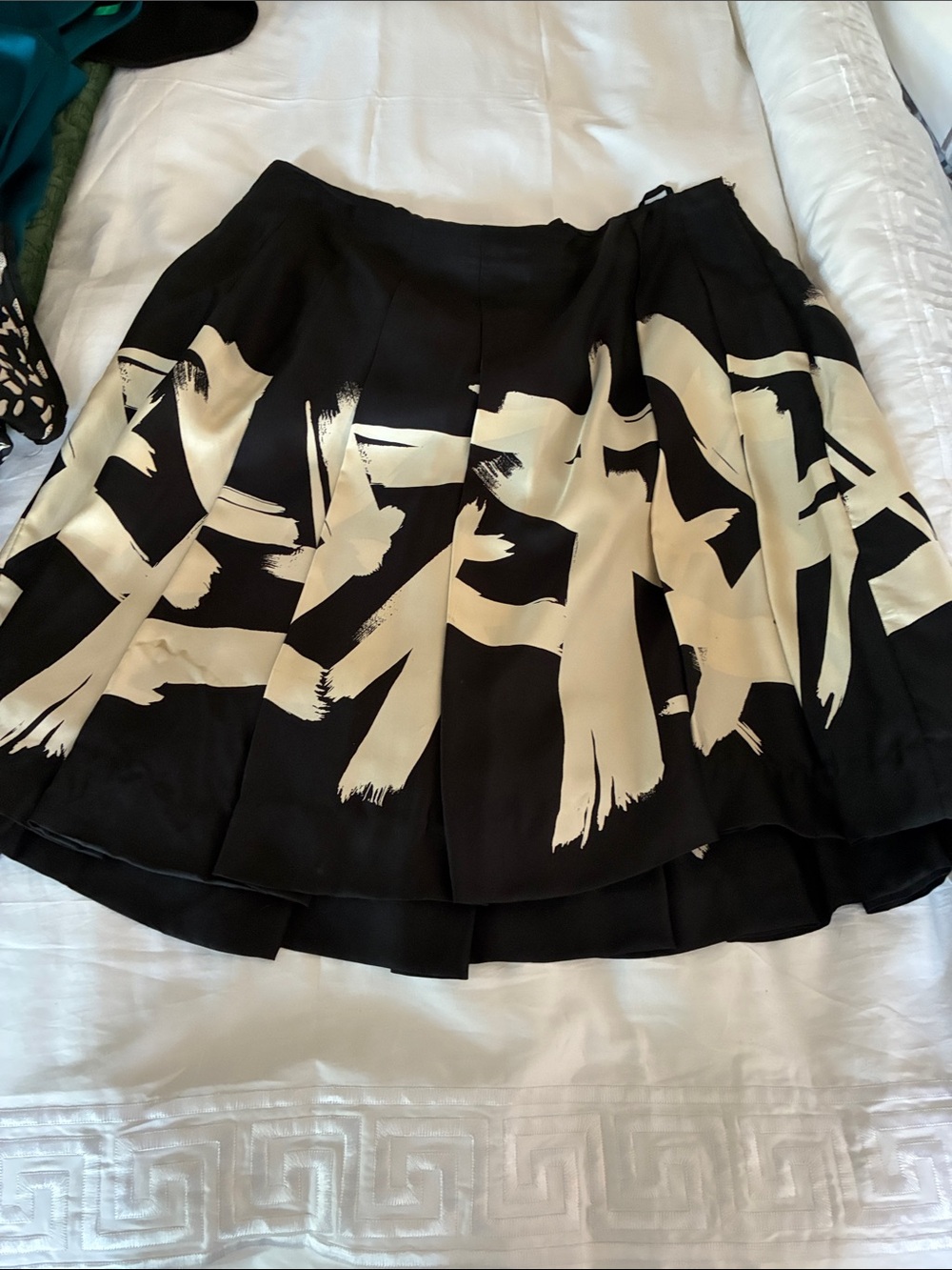 Club Monaco Black & Ivory 100% Silk Skirt